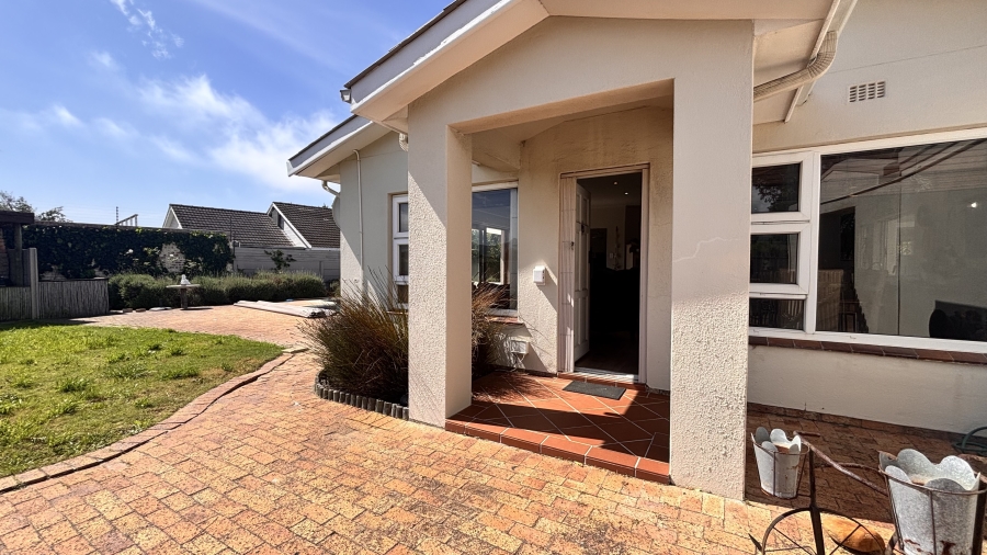 4 Bedroom Property for Sale in Kirstenhof Western Cape